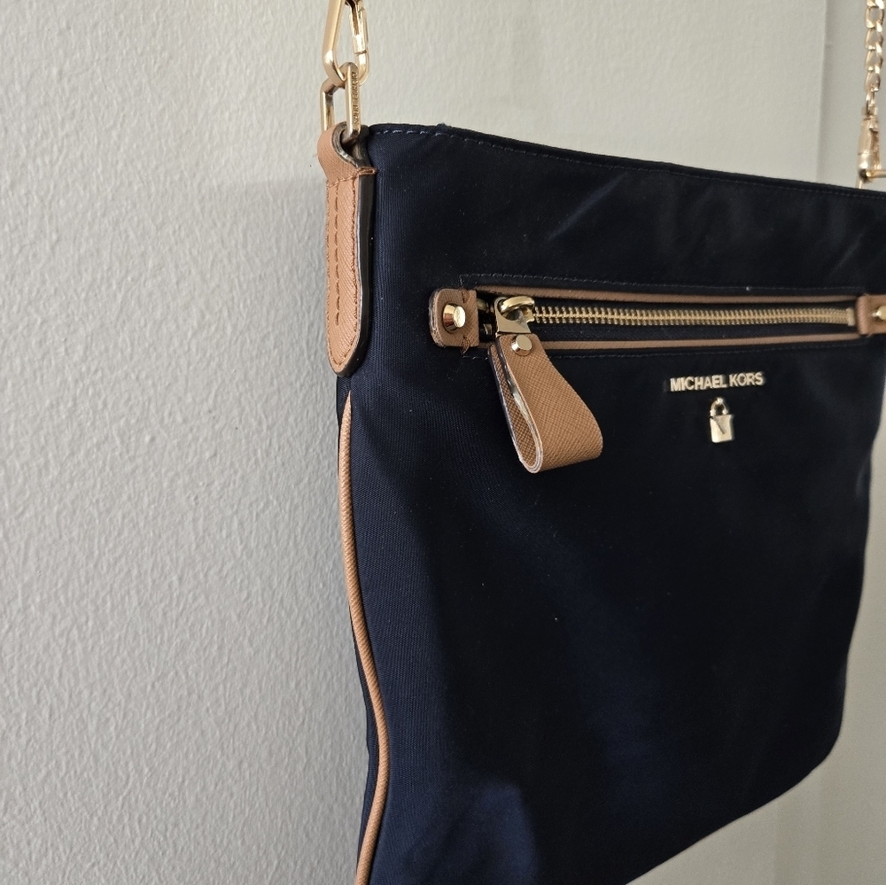 Michael Kors Kelsey Navy Blue Tan Nylon Shoulder Bag - Picture 4 of 8